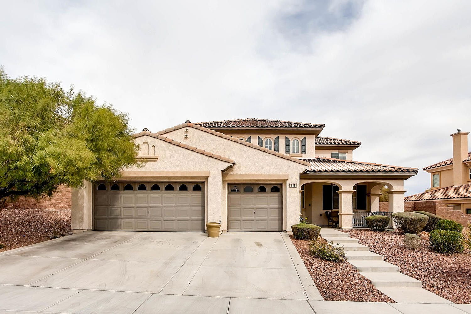 946 Roseberry Dr, photo 1 of 1